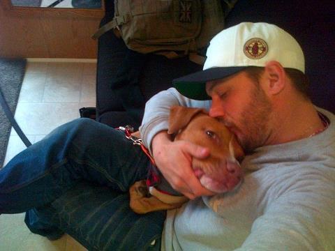 wtfzurtopic:Tom Hardy loves every dog. 