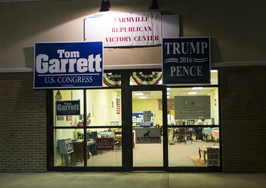 A look inside the Republican Victory Center right as the debate is starting.