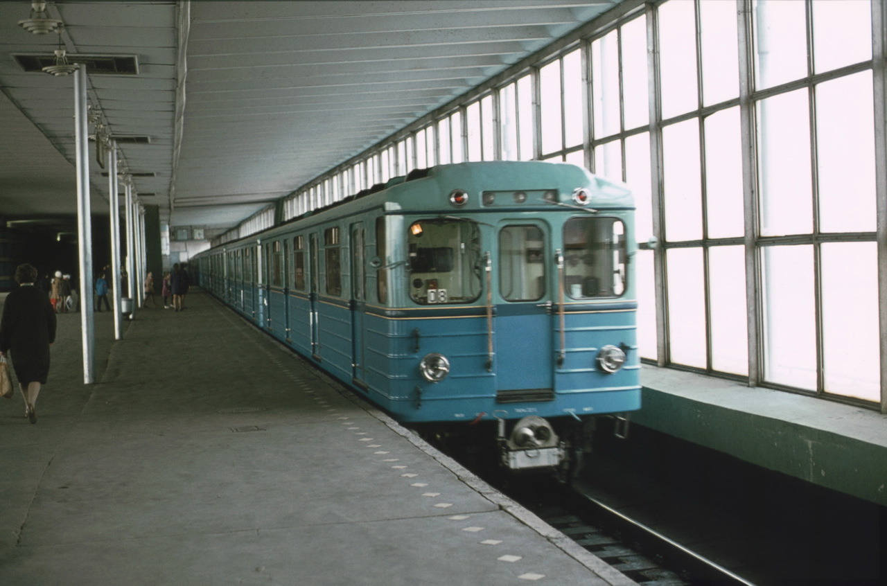 Lenin Hills metro station in Moscow (1970s) (via)