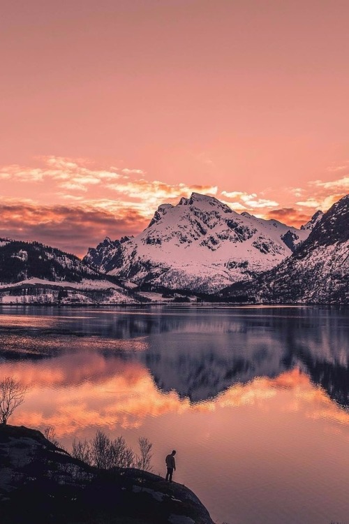 maureen2musings:Mountain in Lofoten@bennybystrom