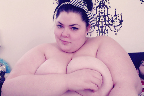 fatstuffedssbbwfatty:
â€œ Wanna fuck a hot horny bbw chick? CLICK HERE!  â€