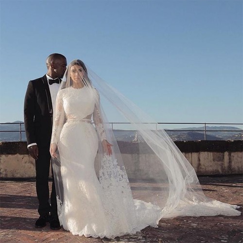 Kim Kardashian and Kanye West celebrated their 6th Wedding...