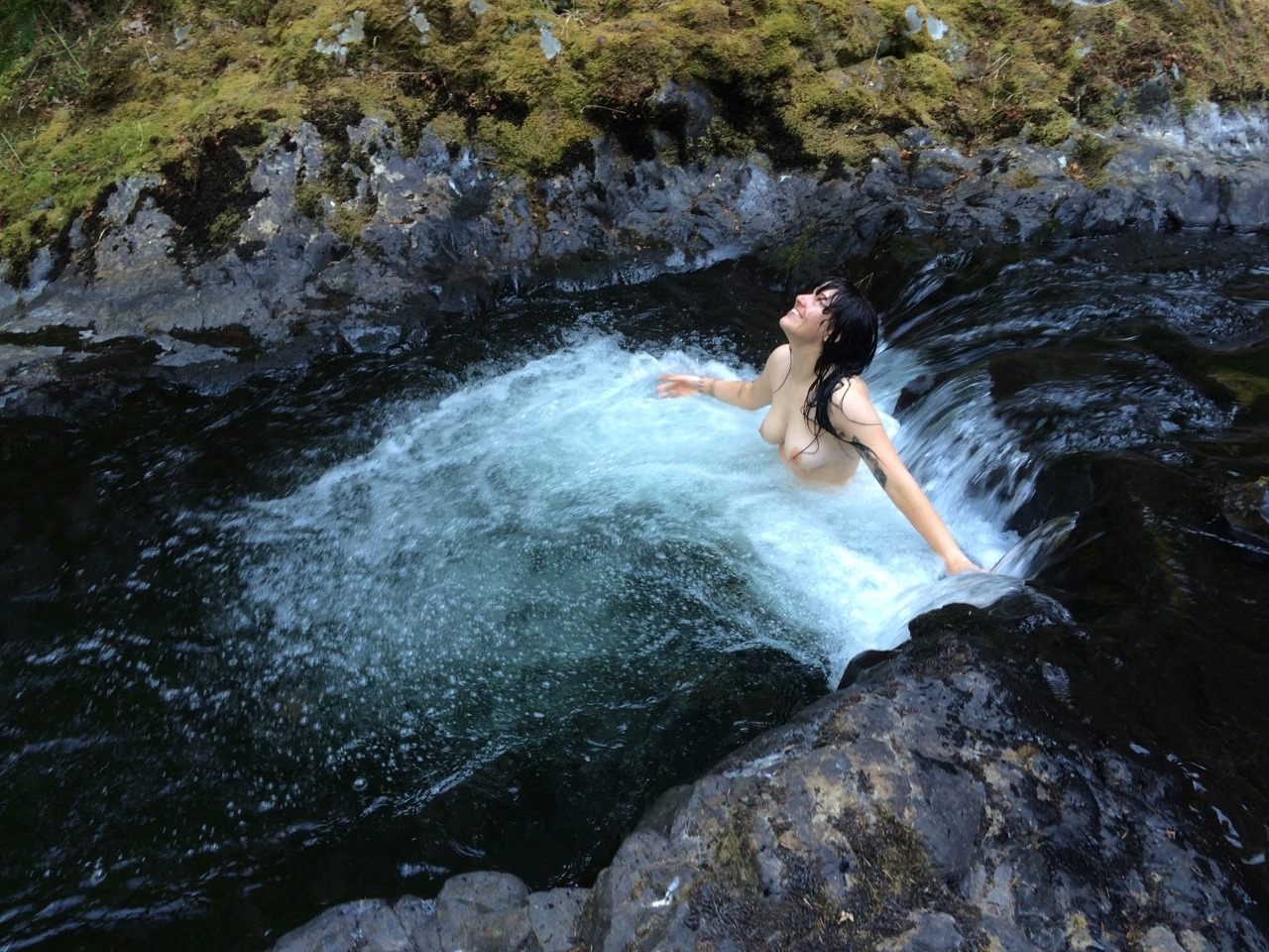 halcyonfairy:
â€œIâ€™m the happiest when naked in nature.
â€