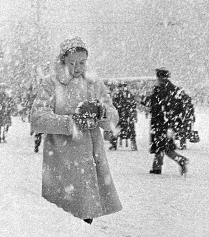 Snowfall in Moscow (1964)