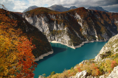 allthingseurope:Lake Piva, Montenegro (by eMinte)