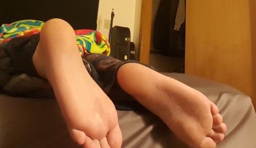 stev3t:My Sleepy Feet 