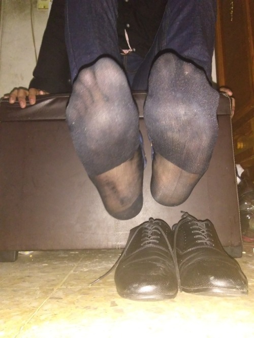 natesheersfeetsocks:Smelly Soles in sheersHuele mis pies...