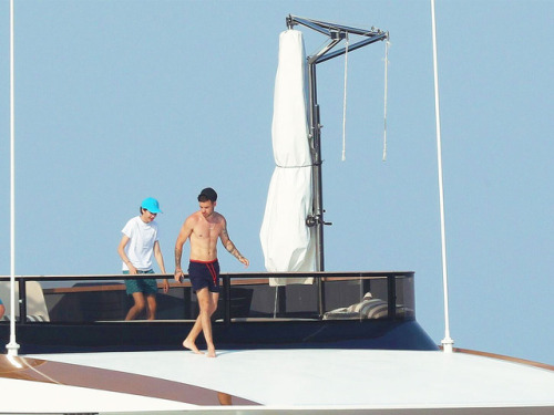 thedailypayne:Liam on a yacht with friends in Cannes, France -...