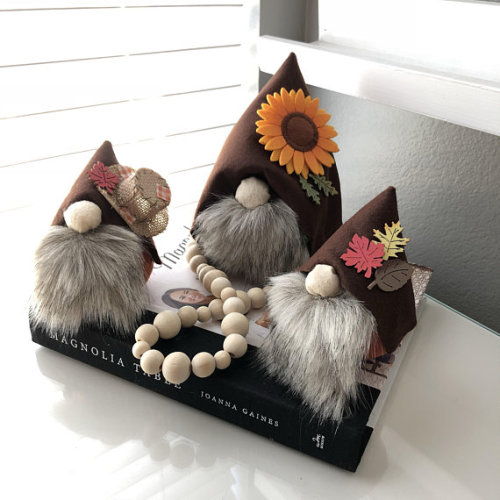 zaiguu-etsy:Scandinavian Gnomes //ThePinkHutch