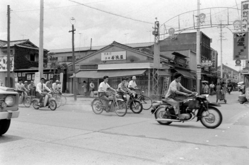 s-h-o-w-a:Street scenes in Kyoto, Japan, 1961Ph. Eliot...