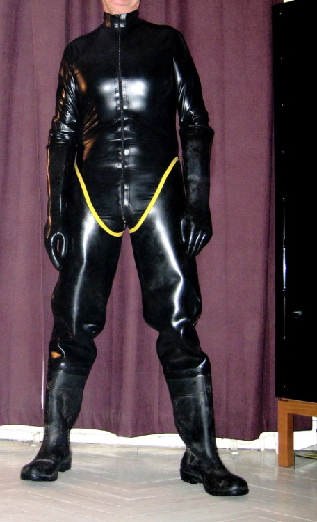 rubberdocs:My very high Egoli waders with rubber catsuit.To be...