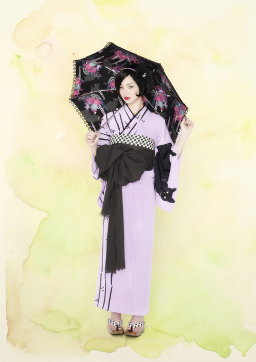 日傘を差した着物姿がオシャレで可愛い小松菜奈