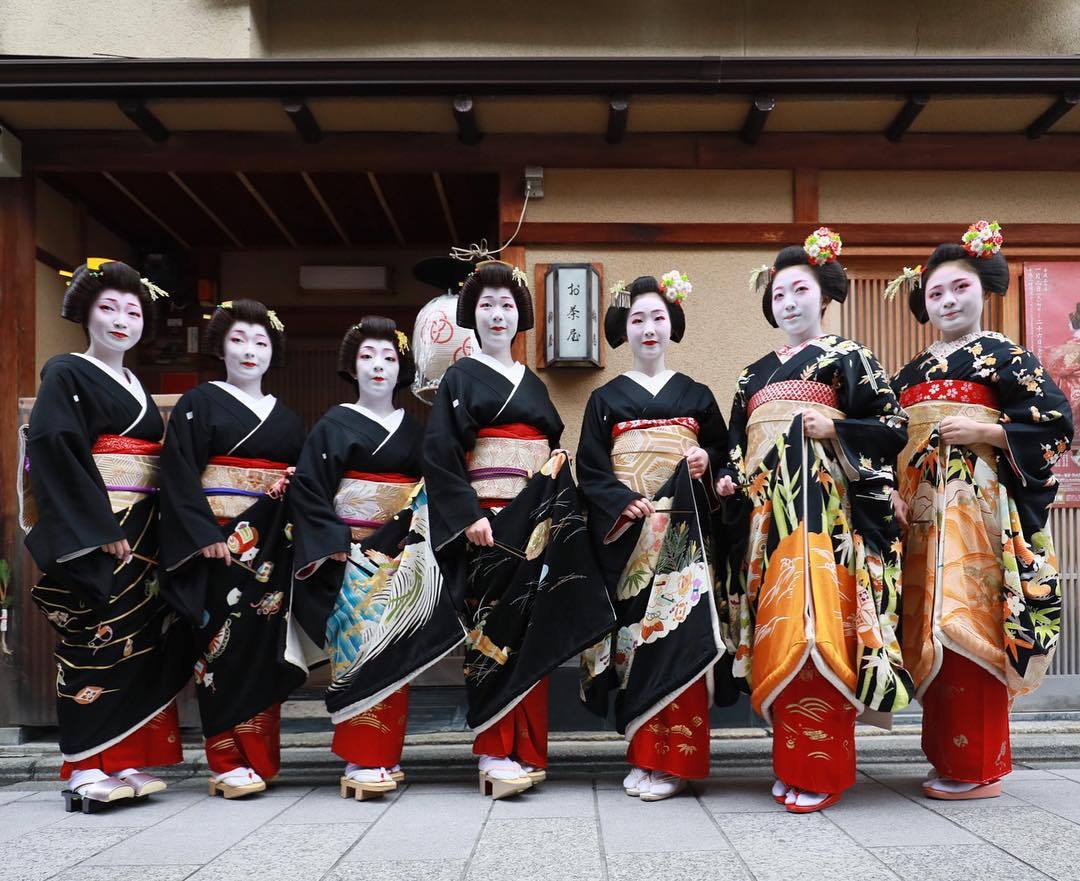 Geiko & Maiko — Shin Aisatsu 2018: The famous Toshi-line from the...