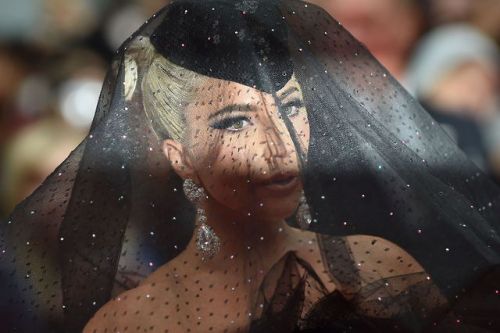 goddess-of-hookers:Lady Gaga posing on the red carpet at the...