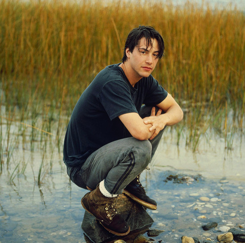 illechill:Keanu Reeves, some awkward 90s photoshoot