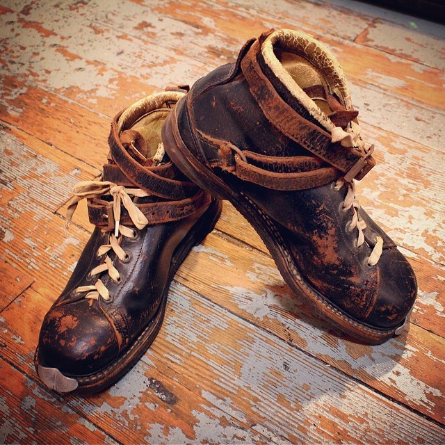 antique ski boots