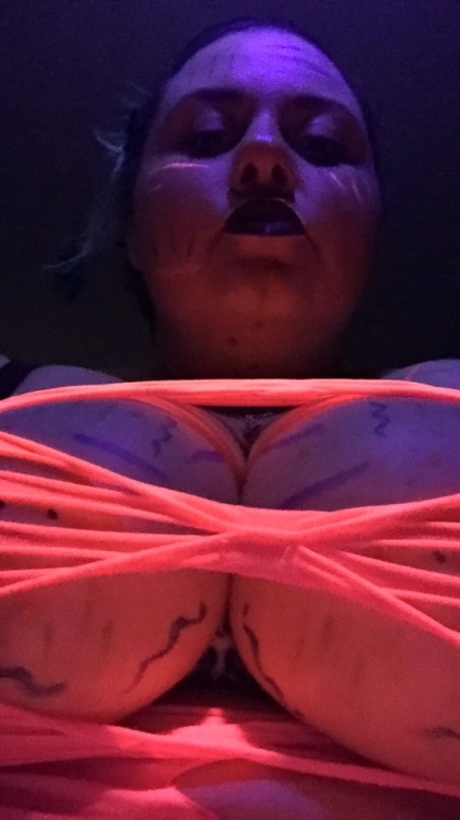 browneyedpuertorican:Alil black light fun