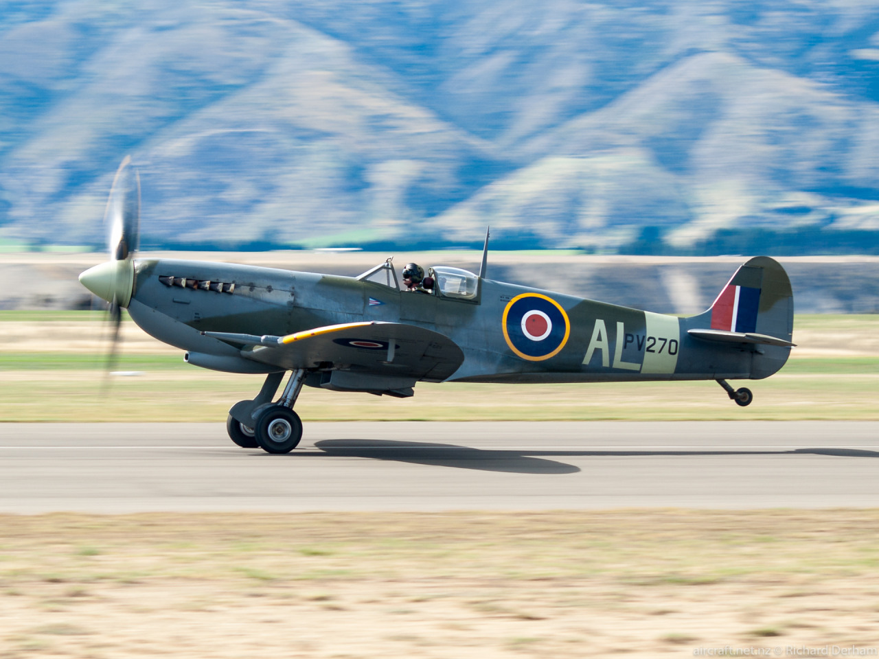 New Zealand Aircraft • Spitfire taking off at Warbirds Over Wanaka 2016 ...