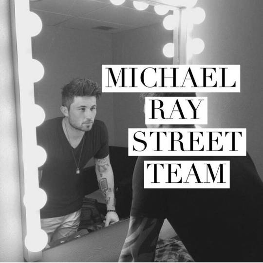 artist michael ray being appreciated by fans