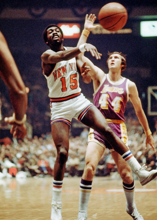  Knicks guard Earl The Pearl Monroe dishes out a - SI 