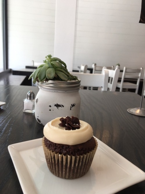 cafeclouds:the cutest little vegan cupcake shop i’ve come across...