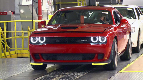 americanmusclepower:Watch the Production of the 2016 Dodge...