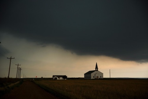 flashofgod:Drew Angerer, A storm closes in on Paducah, Texas,...