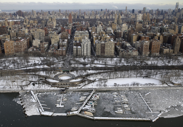 A? — Yahoonewsphotos: New York City Cold Weather...