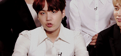rawr yoongi bangtan mine jin& 039;s queue-tip fists