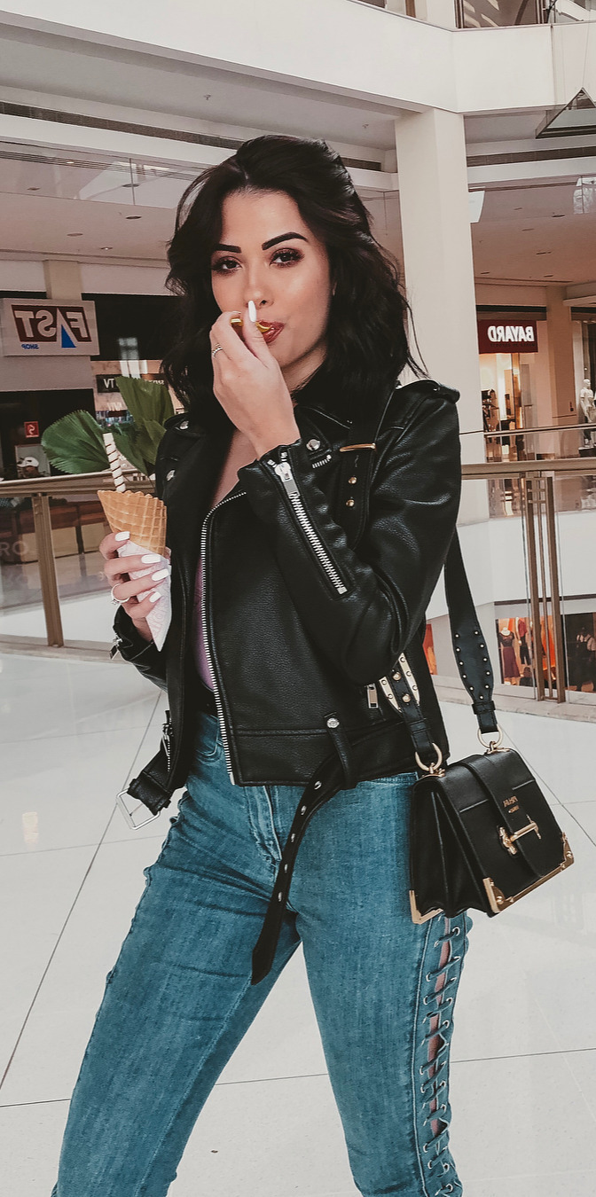 The 10+ Coolest Street Outfit Ideas - #Beauty, #Dress, #Outfitoftheday, #Picture, #Streetstyle That moment when youeating something and remember that youon a diet... jeans from fashionnova - Aquele momento que vocestcomendo algo e lembra da dieta... calda fashionnova 