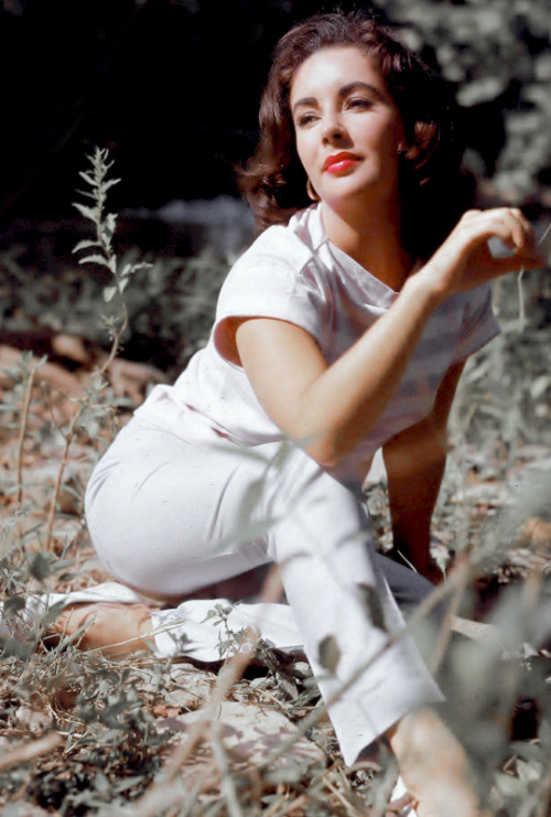 vintagegal:Elizabeth Taylor on the set of Raintree County...