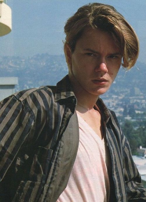 vintagesalt:River Phoenix photographed by Shin Watanabe | 1988