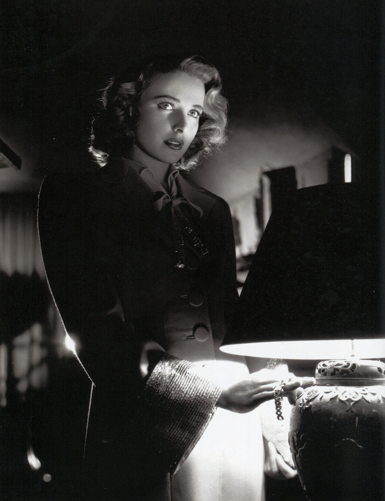 ladybegood:
“Laraine Day in The Locket (1946)
”