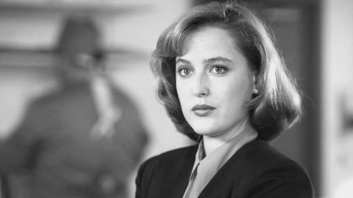 x-filesforever:That moment Scully decided that driving in cars...