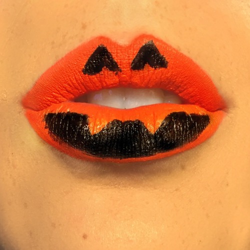 nopethefuckaway:Here are some spoopy lips for a spoopy halloween...