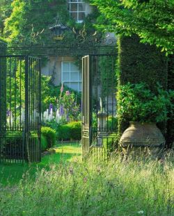tqe1:
“Highgrove Royal Gardens,Tetbury in Gloucestershire, England.
As part of TRH The Prince of Wales and The Duchess of Cornwall’s private residence, The Royal Gardens at Highgrove are opened annually for visitors to share in their enjoyment of...