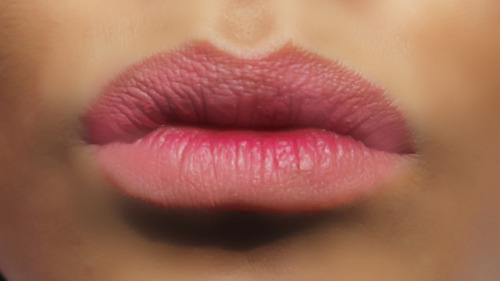 discretearkfun:cutie4funtimes:My lips… Can you kiss them...