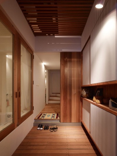 goodwoodwould:Good wood - bought a bit of land but it’s too narrow to build a house on? Well you need to call these guys… Japanese studio FujiwaraMuro Architects has completed an exceptionally narrow (2.5m wide only!!!) timber house in Kobe, featuring an atrium that allows daylight to reach each of its levels. 