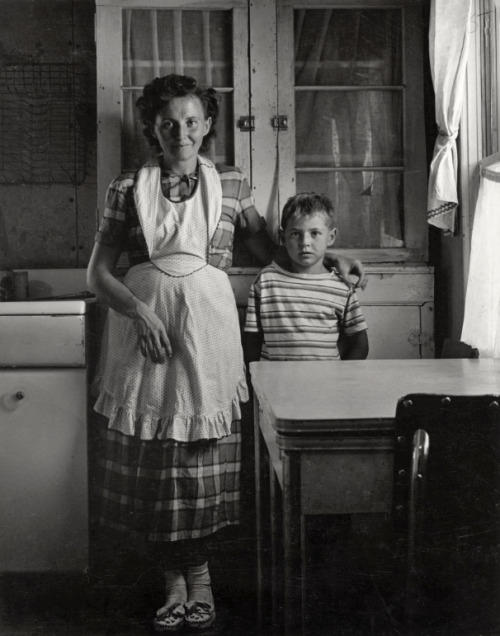 joeinct:Young Mother and Son, Gunlock, Washington County, Utah,...