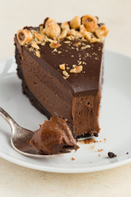 foodffs:No-Bake Nutella Cheesecake is a perfectly easy dessert...