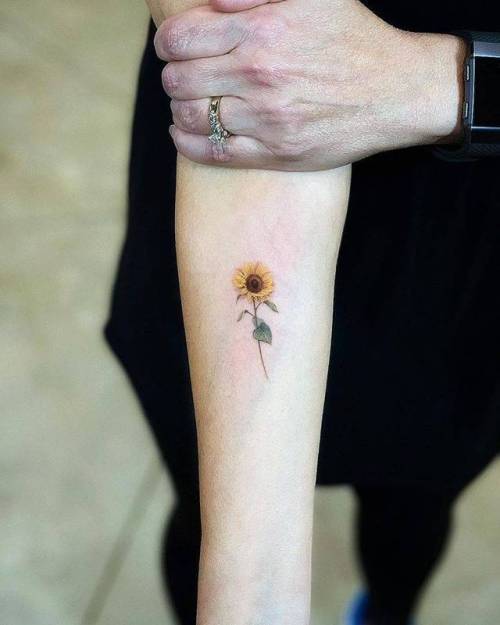 By Drag, done at Bang Bang Tattoo SoHo, Manhattan.... flower;small;sunflower;tiny;ifttt;little;nature;drag;inner forearm;illustrative