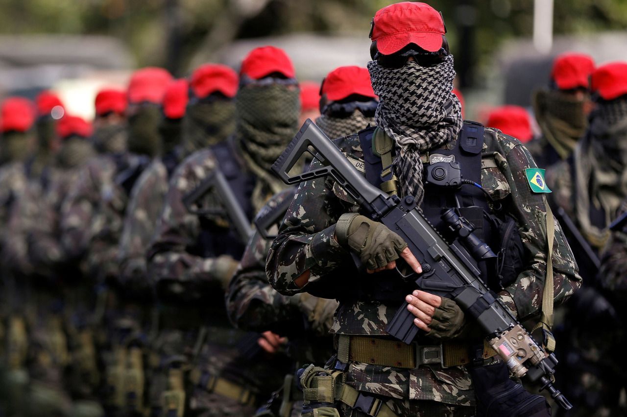 Rio De Janeiro. July 8, 2016. Paratroopers Of The Brazilian Army ...