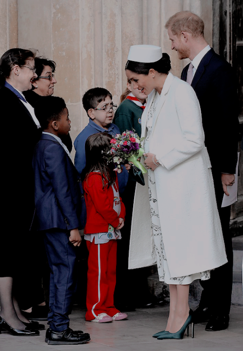 crownprincesses:The Duke & The Duchess of Sussex greeting...