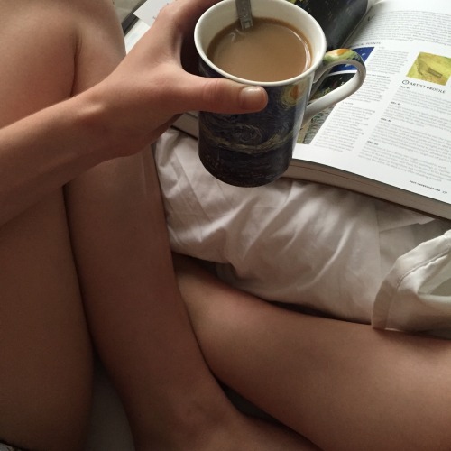 victoriawildflower:Art books and tea 