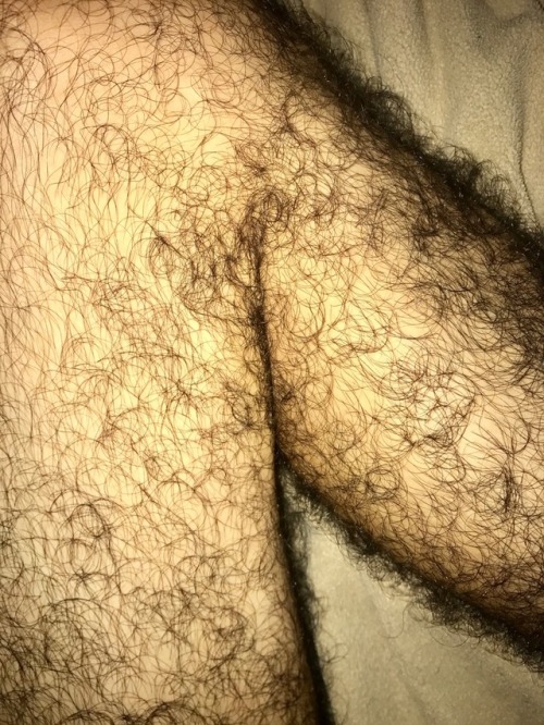 hairyleggedboy:My hairy body.Ig: @iamyourlunch