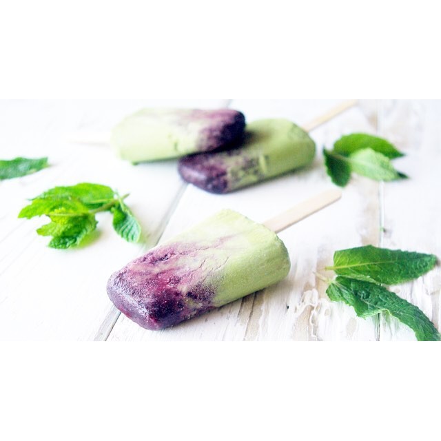 Roasted Blueberries and Cream #Matcha Popsicles. Heavenly! :) http://snip.ly/nkjsz