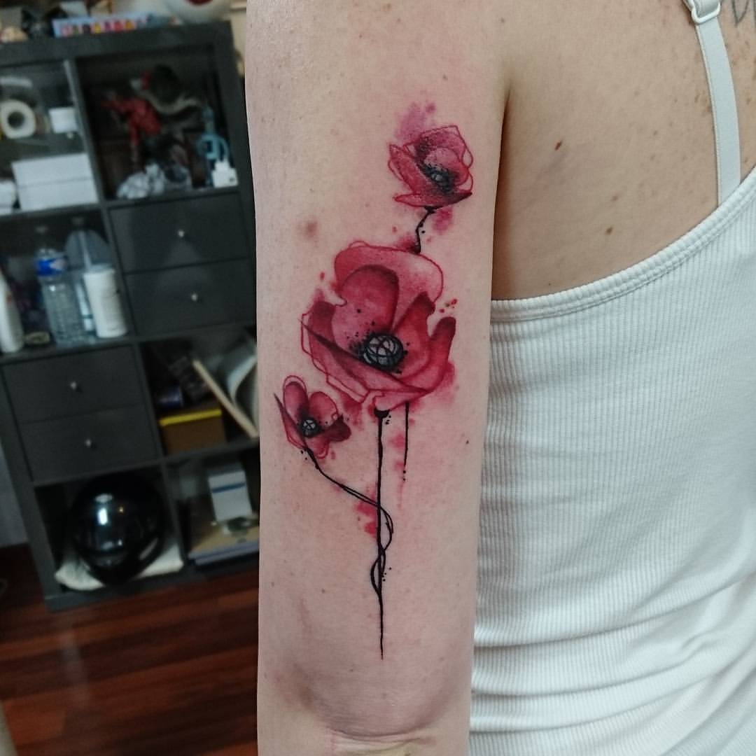 Tatoueur Petite Reprise Avec Un Trio De Fleurs Merci