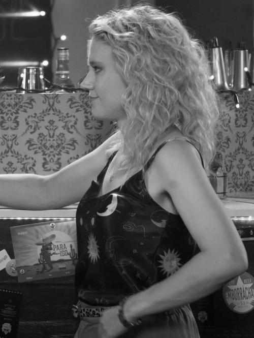 kate mckinnon shirt arms pretty hair adorbie the spy who dumped me sun moon i like that shirt