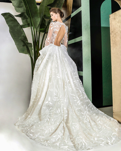 This wedding dress stuns from every angle. QUENNIA by ...