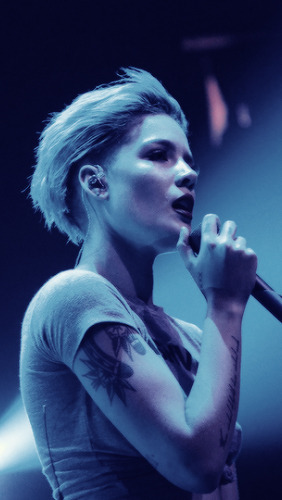 Next photo of Halsey